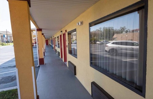 Hawkinsville Apartment | NON SMOKING DOUBLE SUITE #4
