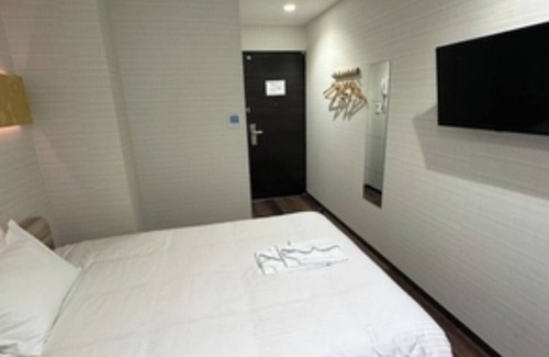 Chuo Hotel | Nonsmoking Room only Double Bed width 140cm/Chuo-ku Tokyo