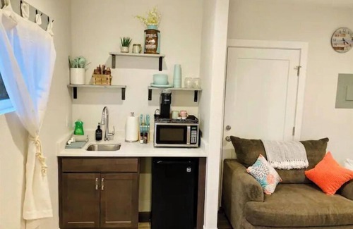 Barths Condo | ★Nook on W 41st | Guest Suite. Private Entry with W/D.