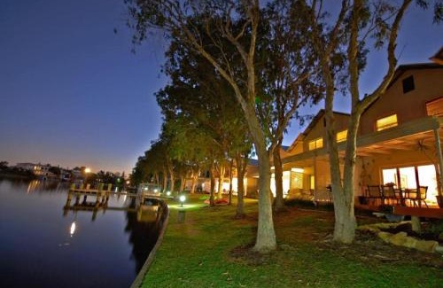 Noosaville Resort | Noosa Entrance Waterfront Resort