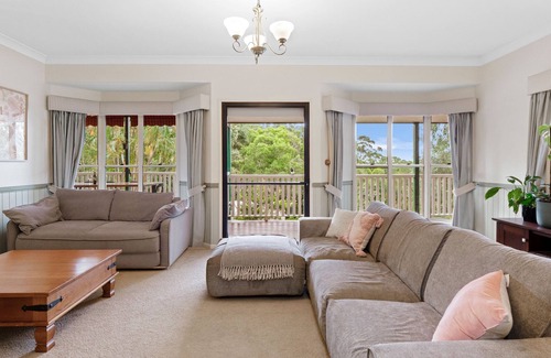 Black Mountain House | Noosa Hinterland Haven - Bring the dogs & the boat