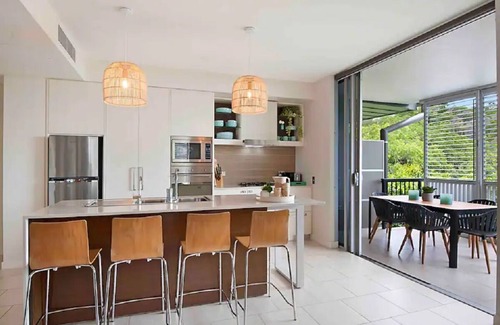 Noosa Heads Apartment | Noosa Luxury, mins to beach. Ocean and bush views.