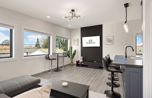 Northeast Minneapolis Apartment | Nordeast Alley Loft | Sauna | Game Room
