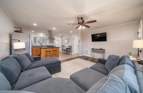 Dardanelle House | Nordins Hillside Meadow View Cabin
