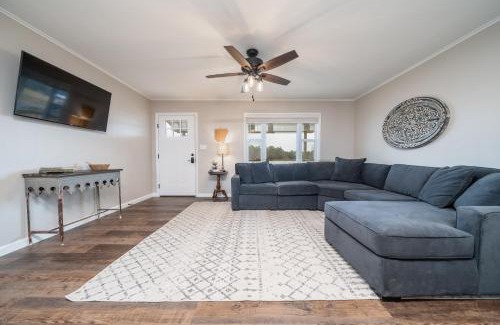 Dardanelle House | Nordins Hillside Meadow View Cabin
