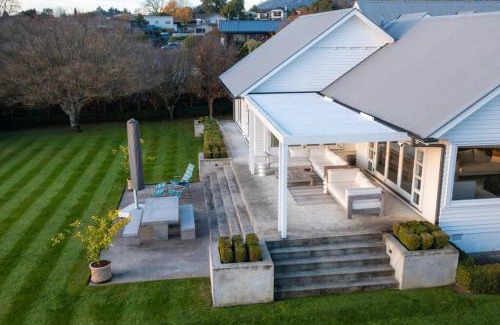 Waipahihi House | Norfolk House, Luxury Villa With Spa and Lake Views