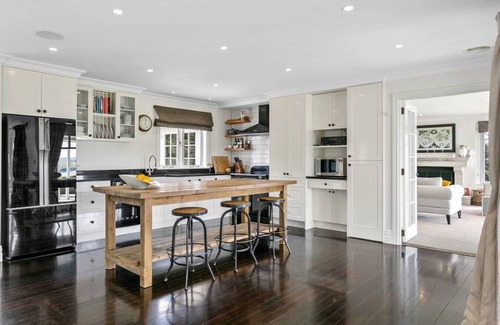 Waipahihi House | Norfolk House - touch of luxury, modern, spacious two storey villa, with spa pool, beautiful grounds