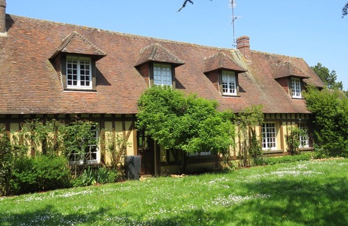 Buis-sur-Damville House | Normandy vacation home with swimming pool 12km from Verneuil sur avre