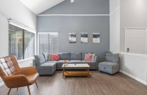 Wells Branch House | North Austin Escape ~ Hot Tub ~ Firepit