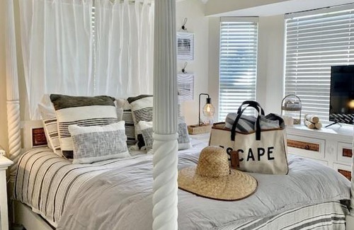 Jose's Hideaway House | NORTH CAPTIVA ISLAND Steps to Private Gulf Beaches Pools Hot Tub Golf Cart