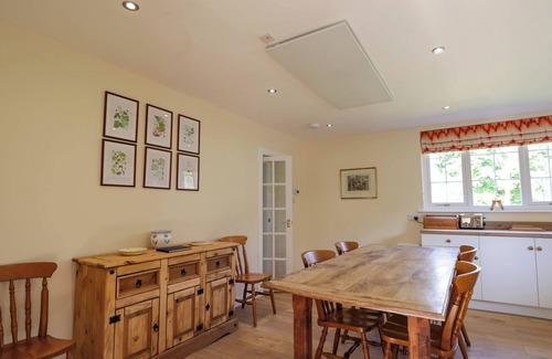 Nostie Cottage | NORTH COTTAGE, pet friendly, country holiday cottage in Glenelg