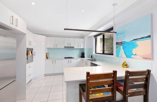 The Entrance North Apartment | North Entrance Beach House - Pet Friendly Accommodation