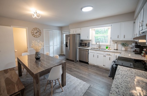 North Raleigh House | North Hills Oasis- 5mins from North Hills, Newly Renovated, Two En Suites!