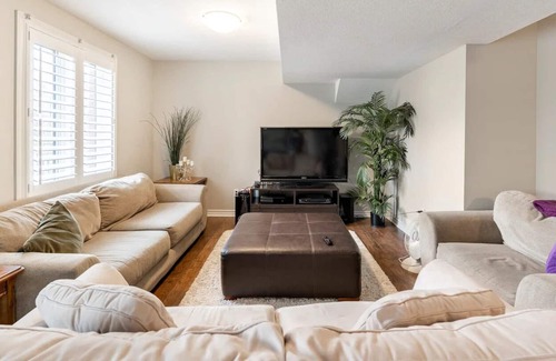 London House | NORTH LONDON OPEN CONCEPT PRIVATE 1BD UNIT