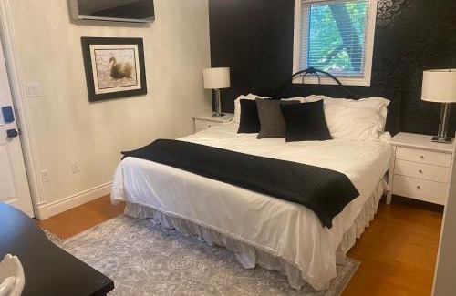 Stratford Bed & Breakfast | North of Avon B&B Suites