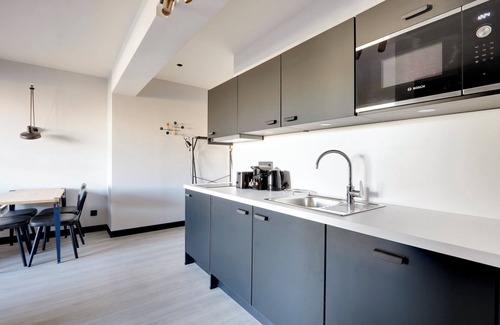 Combat Apartment | North Paris Suite