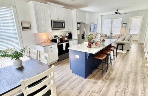 Auburn - Opelika House | North Plains 6- Minutes from Toomers and 280, 2 king bed end unit