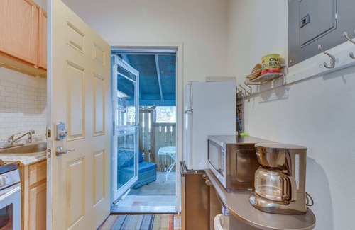 Pinehurst House | North Seattle home Cozy Yard in beautiful Seattle with AC, WiFi