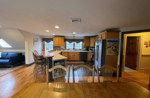 Seabrook Apartment | North Shore Getaway for Adults