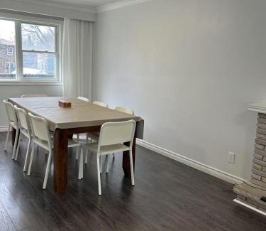 Willowdale House | North York Cozy Queen Room Walk to Subway and Stores