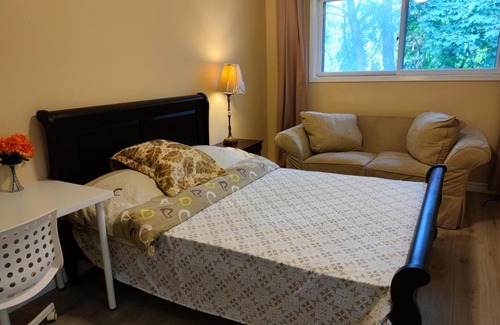 Unionville House | North York Room Close to HWY 401 and DVP