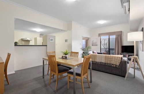 Northbridge Apartment | Northbridge Escape: Poolside Comfort & WiFi