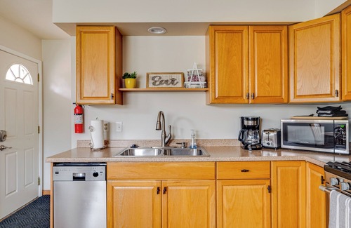 St. Anthony House | Northeast Charm, 5 miles to downtown!