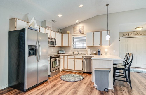 Ogden House | Northeast Wilmington Home ~ 5 Mi to Beach!