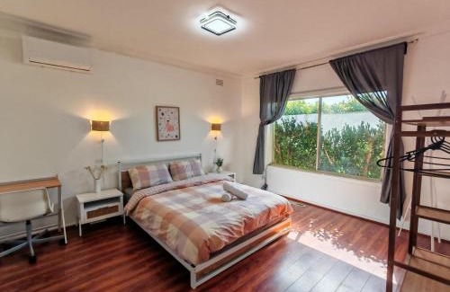 Campbellfield Apartment | Northern Home-Close to Airport, Walk to Train