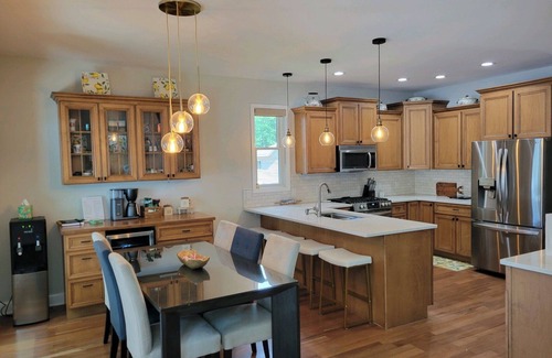 Cheboygan House | Northern MI Lakefront Retreat – Year-Round Oasis for 12 Guestsnn