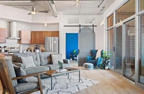 Elizabeth Park Valley House | Northside District Loft - Panoramic Valley Views