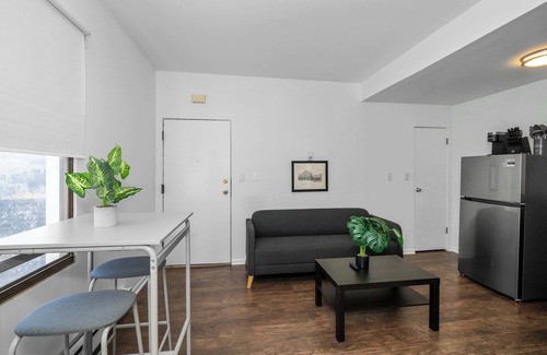 Northside Apartment | Northside Suites 1 – Can’t Beat Couple’s Retreat!