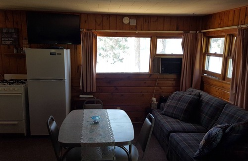 Tomahawk Cabin | NORTHWOODS cabin. Fish hunt snowmobile Family reunion destination