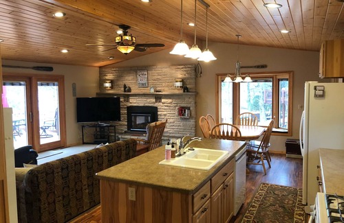 Crandon House | Northwoods Perfection on Beautiful Lake Metonga