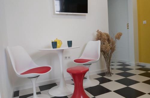 Old Town Naxos Apartment | Nostalgia Retro Suites