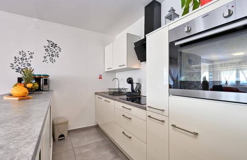 Kraljevec Sesvetski House | Not far from Zagreb is this beautiful vacation home with swimming pool, jacuzzi and sauna.