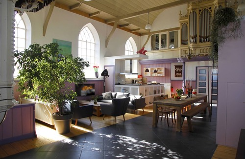 Oosterbierum House | Not just any holiday home -but a small church with atmosphere, space and comfort