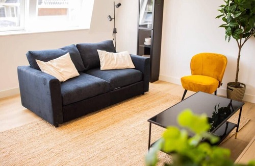 De Bilt Apartment | Notable 1 Bed Serviced Apartment 53m2 -ESS38N-