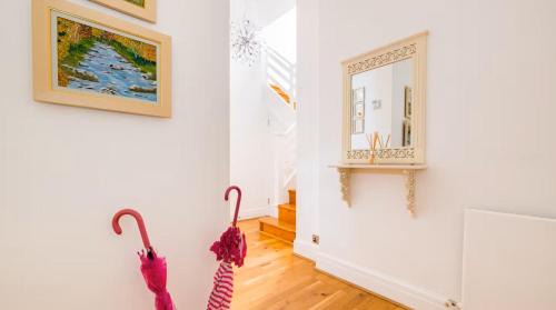 Campden Apartment | Notting Hill Luxury 3BR Duplex Modern Spacious Gem