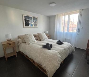 Cabestany Apartment | Nouveau - L'Ensoleillé Terrasse & Atypique - 10 Min Plages - Serenité & Confort - IDEAL FAMILLE Parking et Wifi Gratuit - OFFRE SPECIALE