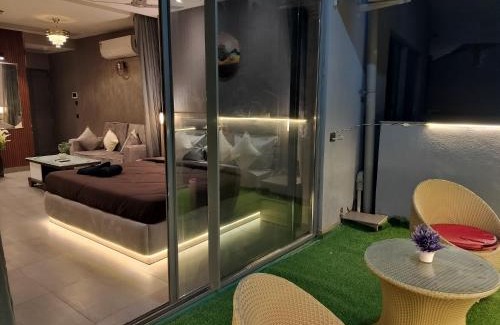 Noida Apartment | NOVA STAYS River& City facing- Your Home Away 43rd floor