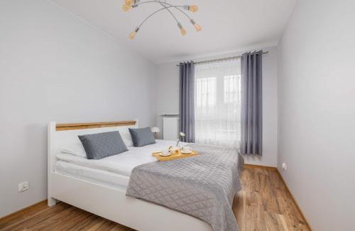 Gliwice Apartment | Nowoczesny Apartament w Gliwicach z Umeblowanym Balkonem by Noclegi Renters
