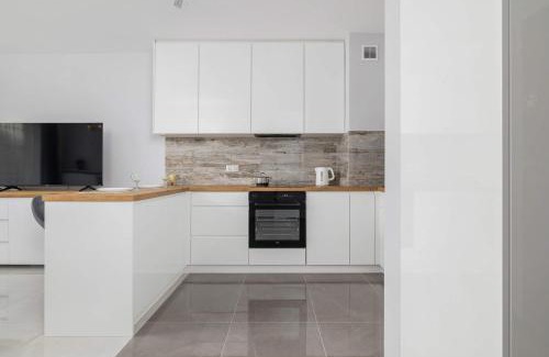 Gliwice Apartment | Nowoczesny Apartament w Gliwicach z Umeblowanym Balkonem by Noclegi Renters