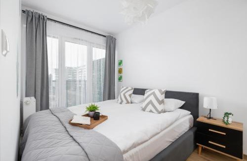 Pradnik Bialy Apartment | Nowoczesny Apartament w Krakowie z Klimatyzacją i Parkingiem by Noclegi Renters