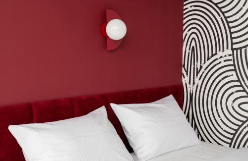 Muranow Apartment | Nowolipki Deluxe Red Studio