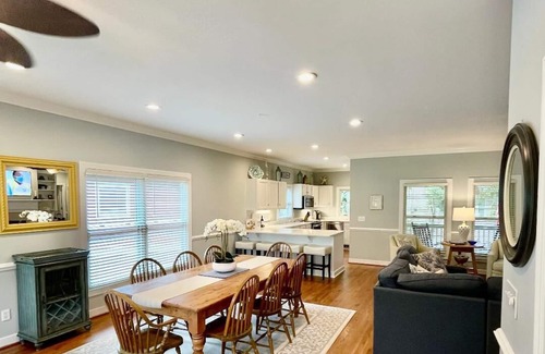Vanderhorst Plantation House | nSleep10 minutes from the beach community pool, golf