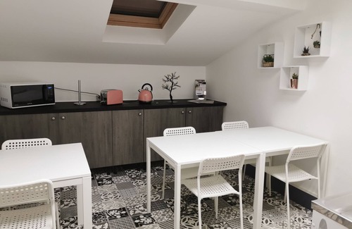 Macon Apartment | Nuit Tendance à Mâcon 2 - 2 Adultes et 2 Enfants
