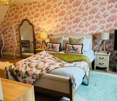 Telford House | Number 2, Spacious Rooms, Near Ironbridge!