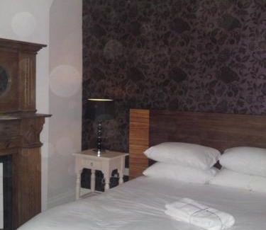 Adamsdown Bed & Breakfast | Number One Hundred Bed And Breakfast