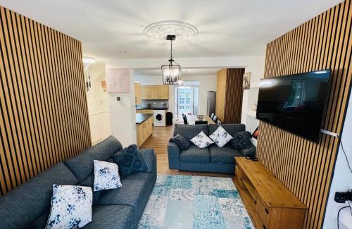 Newcastle-upon-Tyne House | Numero Venti Aparthouse wifi parking Hot Tub